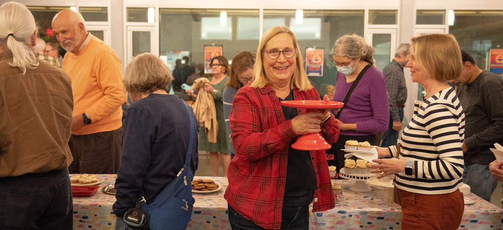 Volunteer-with-Cupcakes-hero
